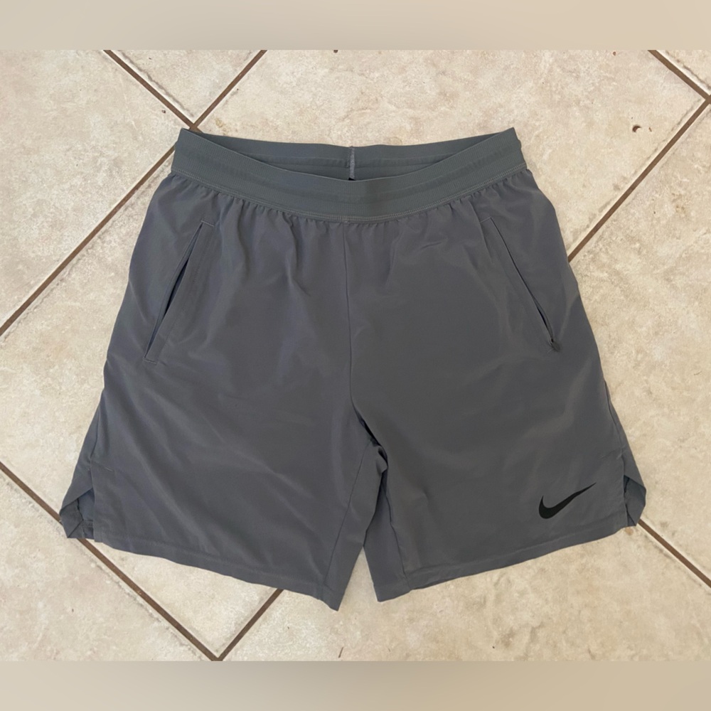 like new men’s nike gray dri fit athletic running shorts!